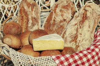 В Костромской области увеличился выпуск сливочного масла, сыров, колбасных и кондитерских изделий 